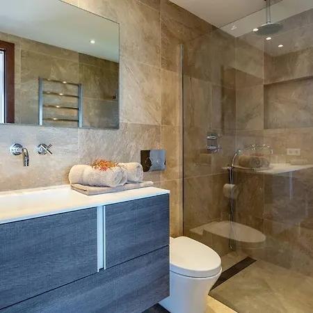 Villa Stunning Modern Country House *